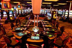 Bingo room selection screen showing multiple card options on the sakla platform
